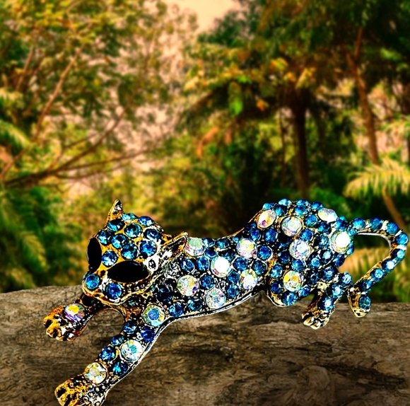 Jewelry - Blue Crystal Cat Brooch - Sparkling Blue Rhinestone Pin
